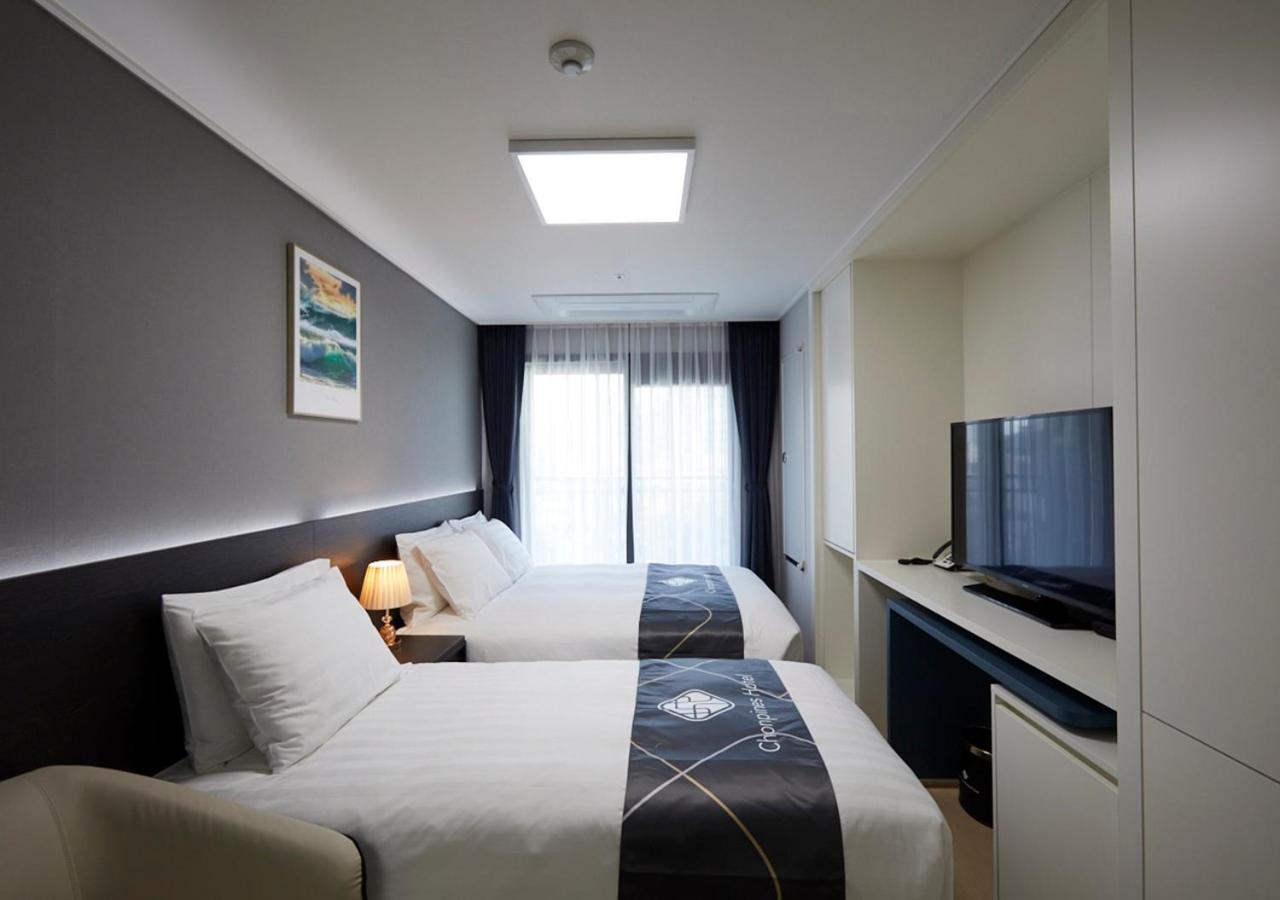 Sokcho Chonpines Beach Hotel Exterior photo