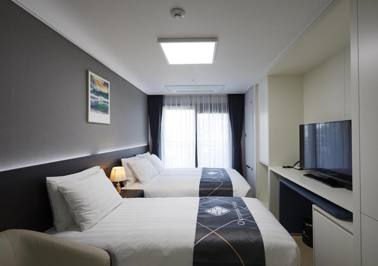Sokcho Chonpines Beach Hotel Exterior photo